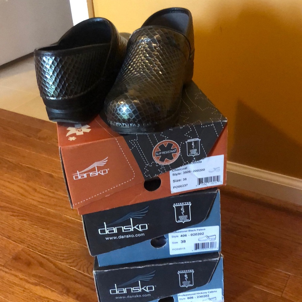 Dansko XP charcoal clogs!  EUC. Size 38